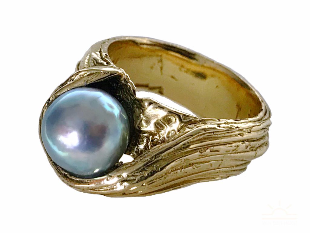 18 karat yellow gold ring with akoya pearl made using mitsuro hikime technique
